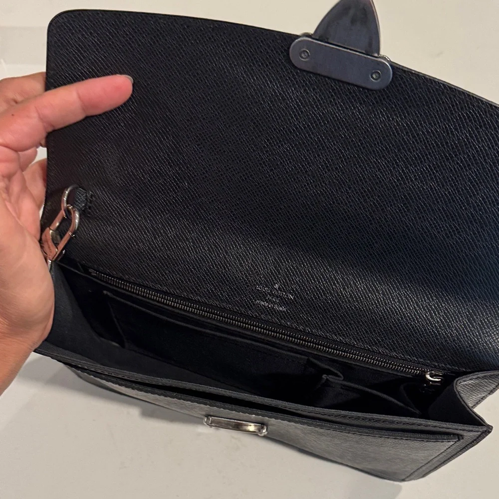 Louis Vuitton Black Men's Envelope Clutch with Silver Lock - Picture 7 of 16